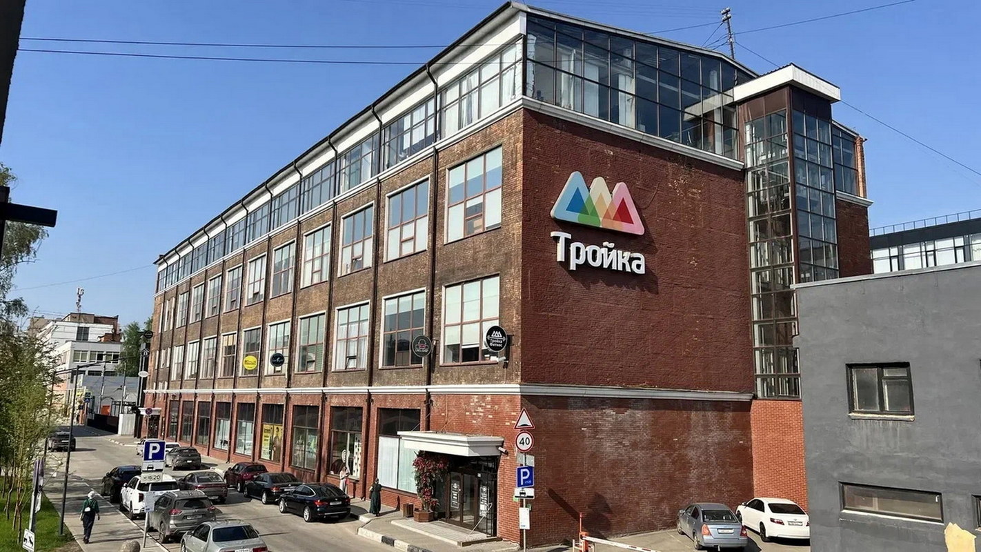 Реклама в ТЦ «Тройка» на digital экранах Реклама в ТЦ «Тройка» на digital экранах